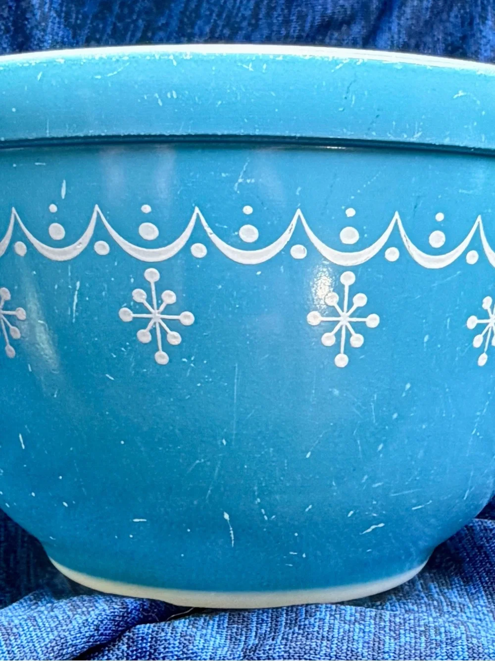 Vintage Pyrex Snowflake Blue Garland 401 Mixing Bowl